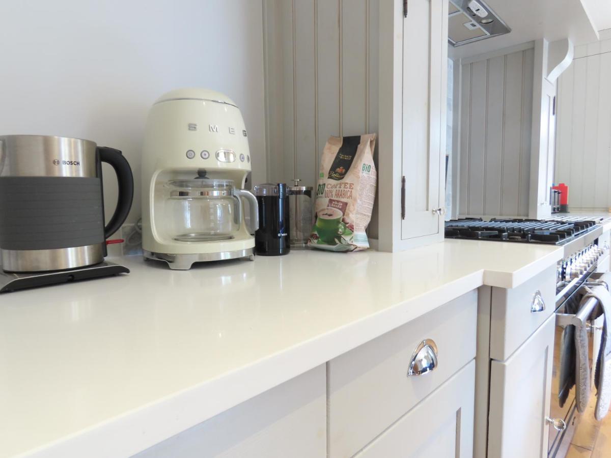 Entire Seaside Luxury Home With On Site Parking! Poole Esterno foto