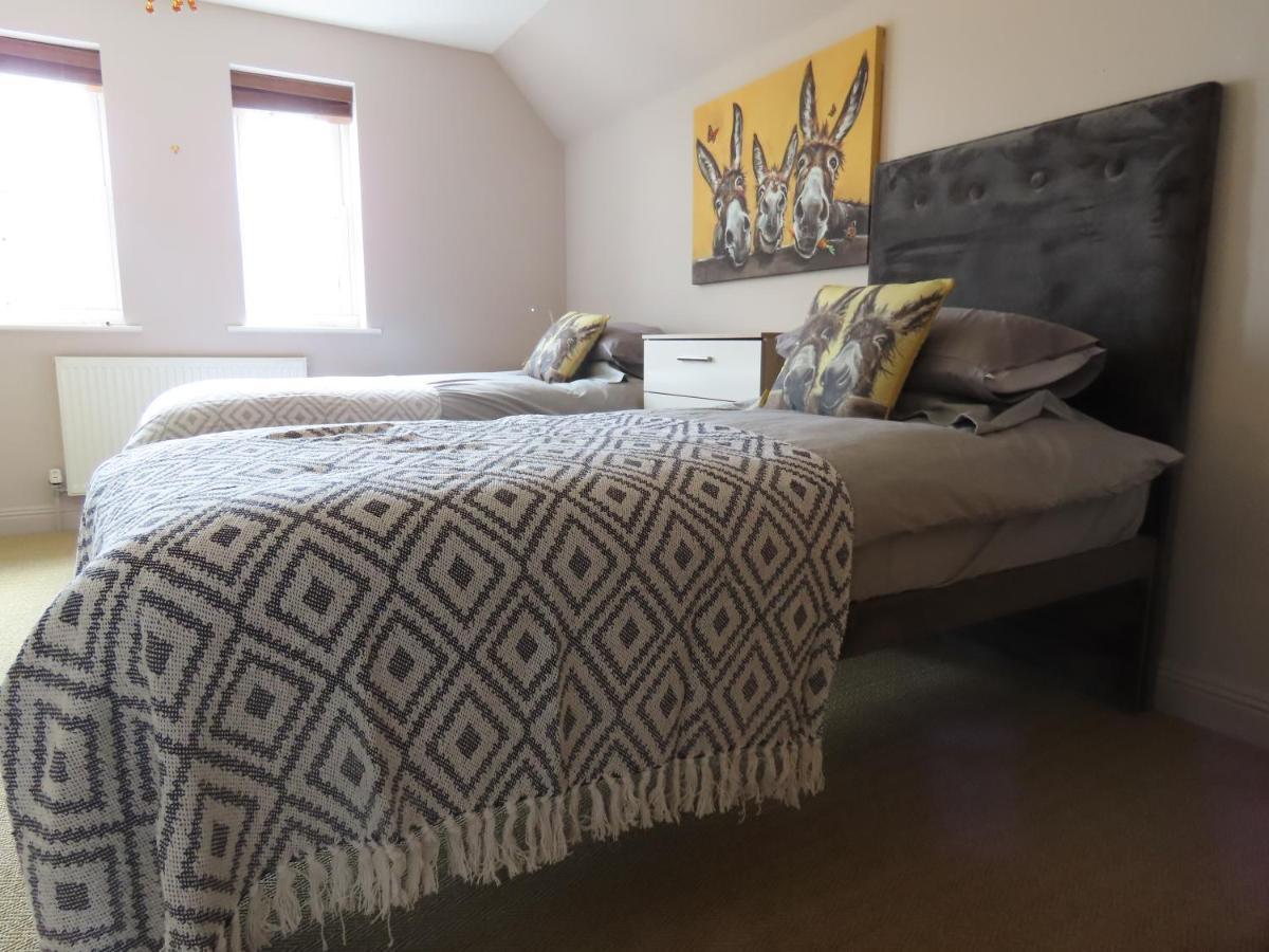 Entire Seaside Luxury Home With On Site Parking! Poole Esterno foto