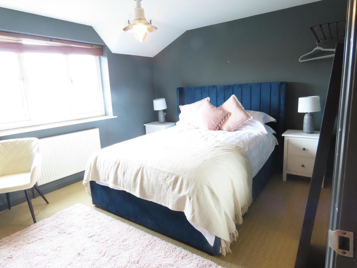 Entire Seaside Luxury Home With On Site Parking! Poole Esterno foto