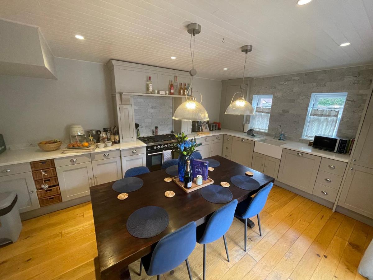 Entire Seaside Luxury Home With On Site Parking! Poole Esterno foto