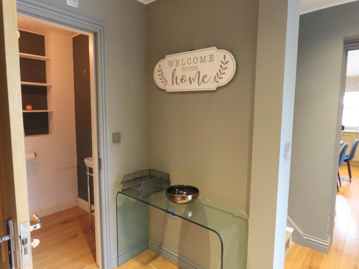 Entire Seaside Luxury Home With On Site Parking! Poole Esterno foto