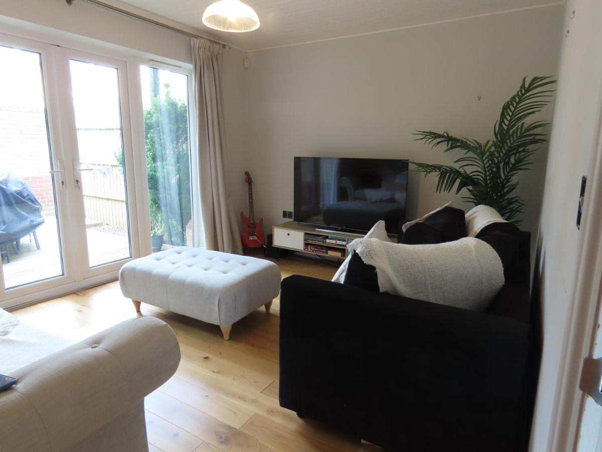 Entire Seaside Luxury Home With On Site Parking! Poole Esterno foto