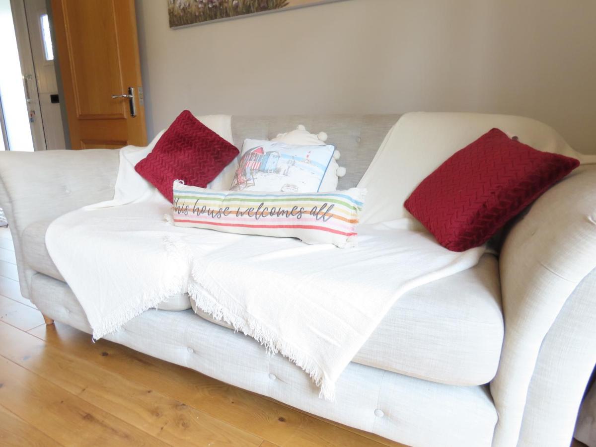 Entire Seaside Luxury Home With On Site Parking! Poole Esterno foto