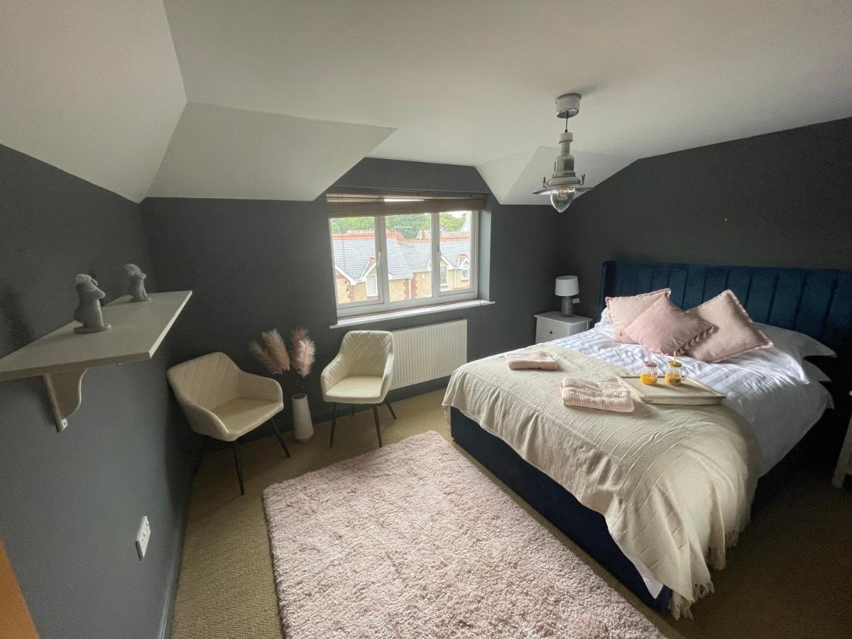 Entire Seaside Luxury Home With On Site Parking! Poole Esterno foto